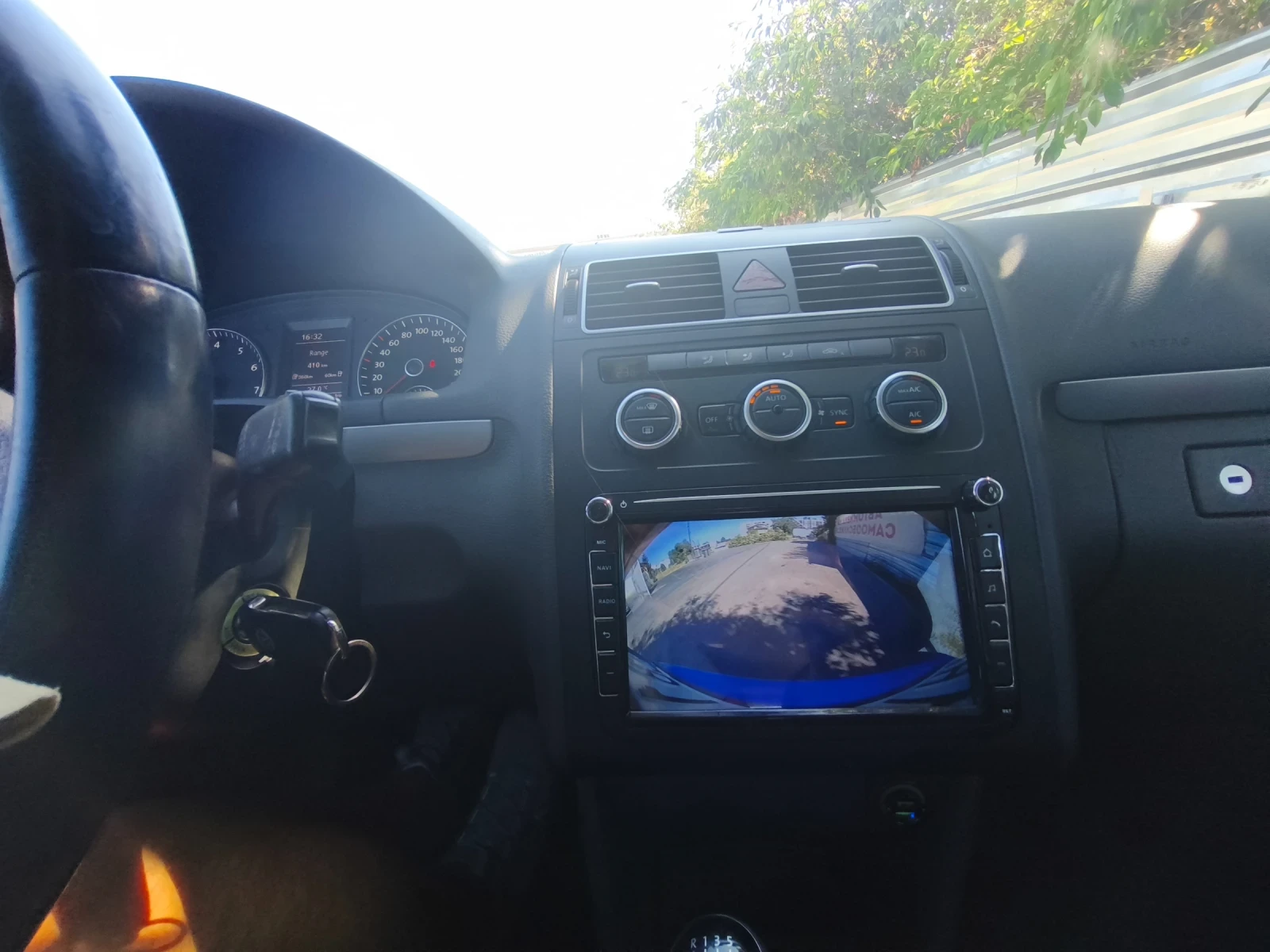 VW Touran 1, 4 TSI Metan, снимка 9 - Автомобили и джипове - 55890443