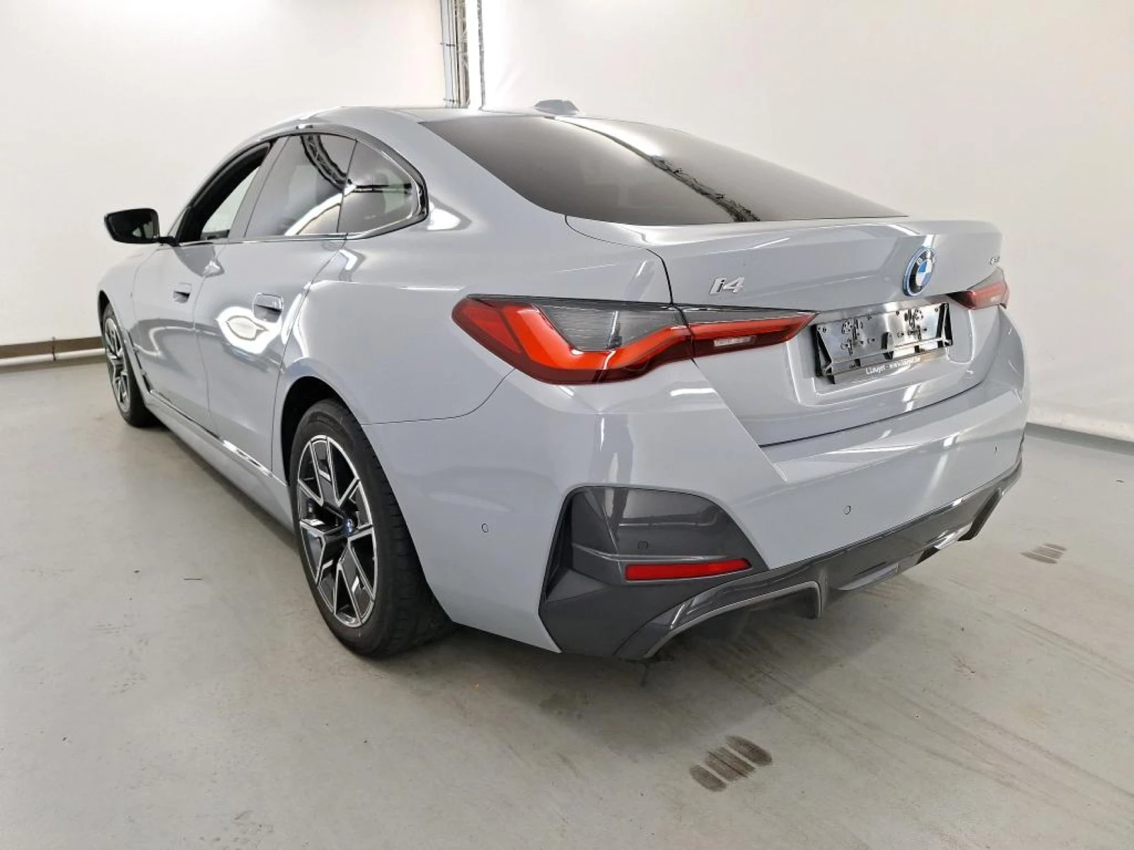 BMW i4 35 M Sport 286 к.с , снимка 4 - Автомобили и джипове - 55938171