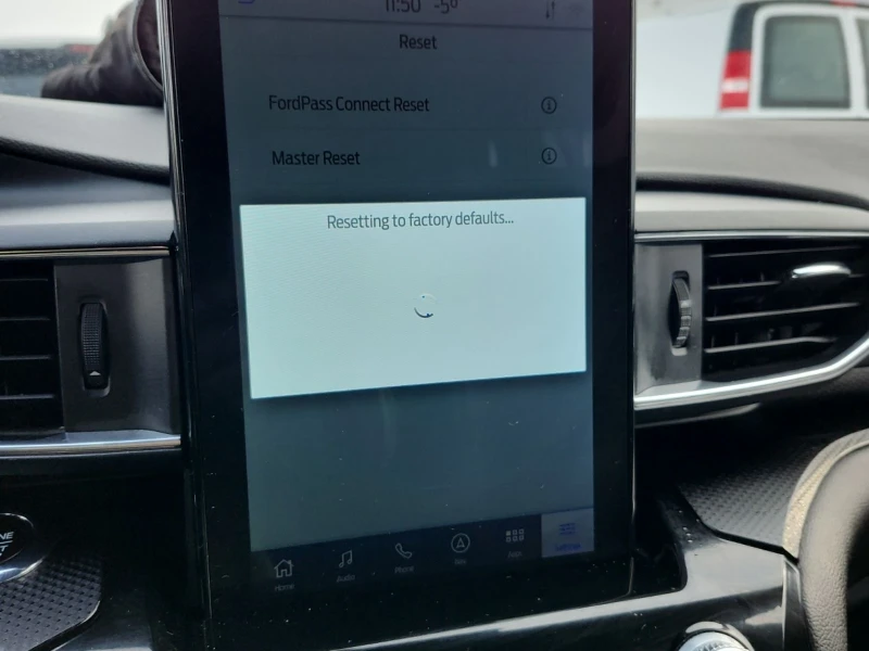 Ford Explorer ST* 360View* Parking Assist* CarPlay* Blind Spot* , снимка 11 - Автомобили и джипове - 53230577