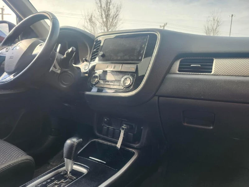 Mitsubishi Outlander SE AWC* ПОДГРЕВ* КАМЕРА* ШИБИДАХ* 7 SEATS, снимка 6 - Автомобили и джипове - 53534834