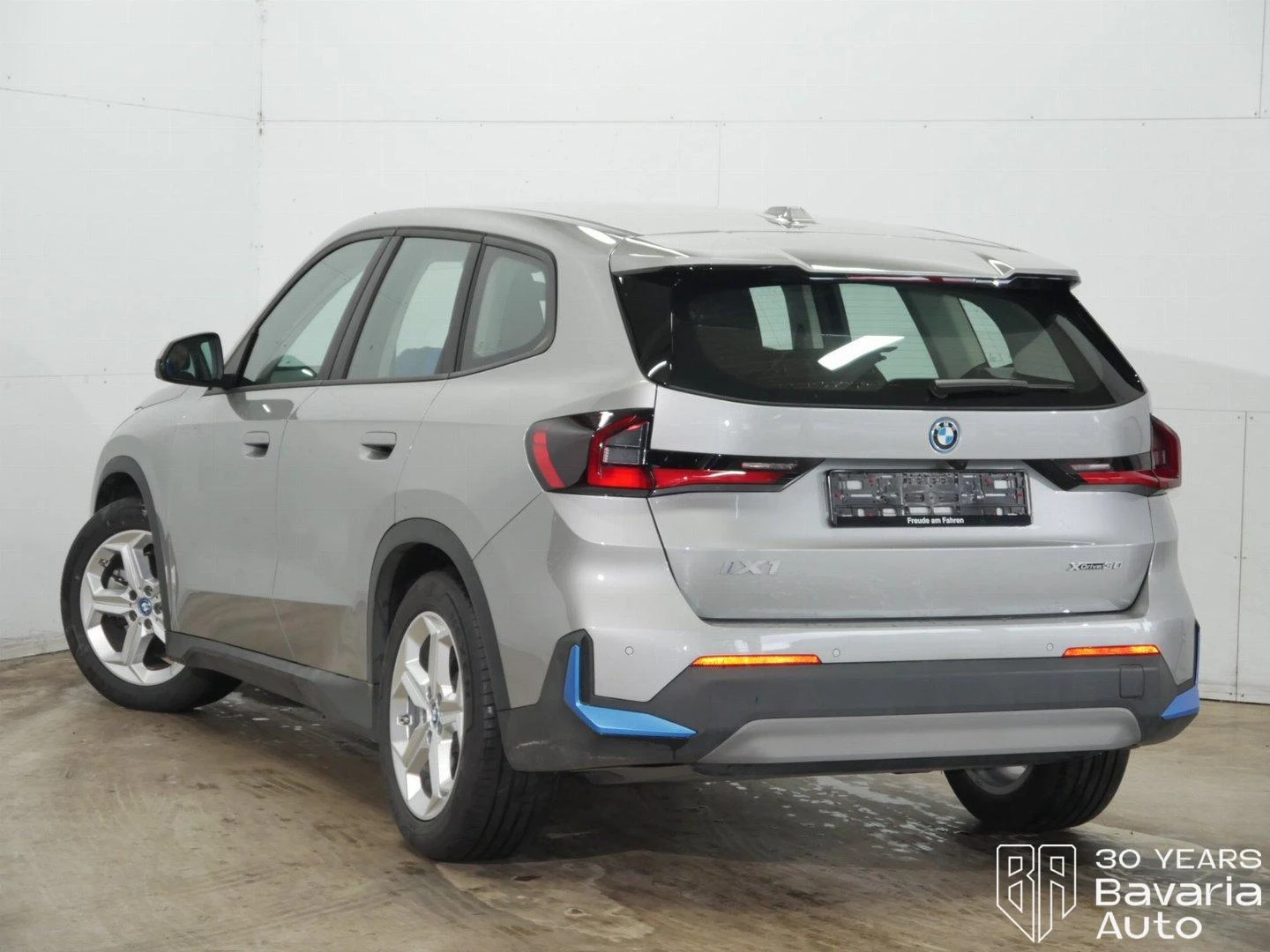 BMW iX1 30 xDrive  - изображение 2