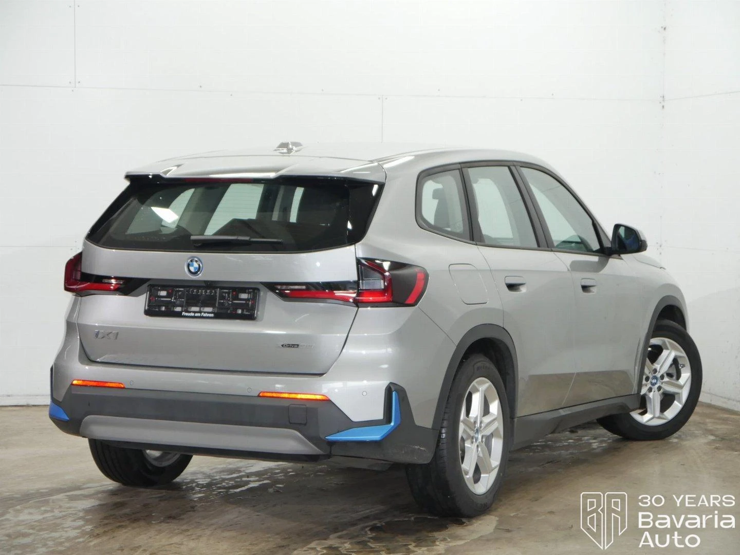 BMW iX1 30 xDrive  - изображение 3