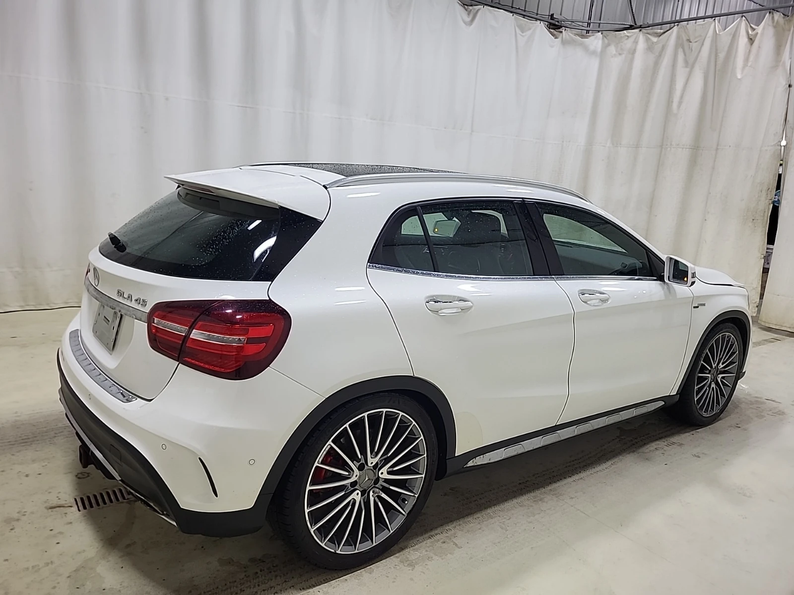 Mercedes-Benz GLA 45 AMG * 4MATIC * CARFAX * БЕЗ ПЪРВОНАЧАЛНА ВНОСКА - изображение 3
