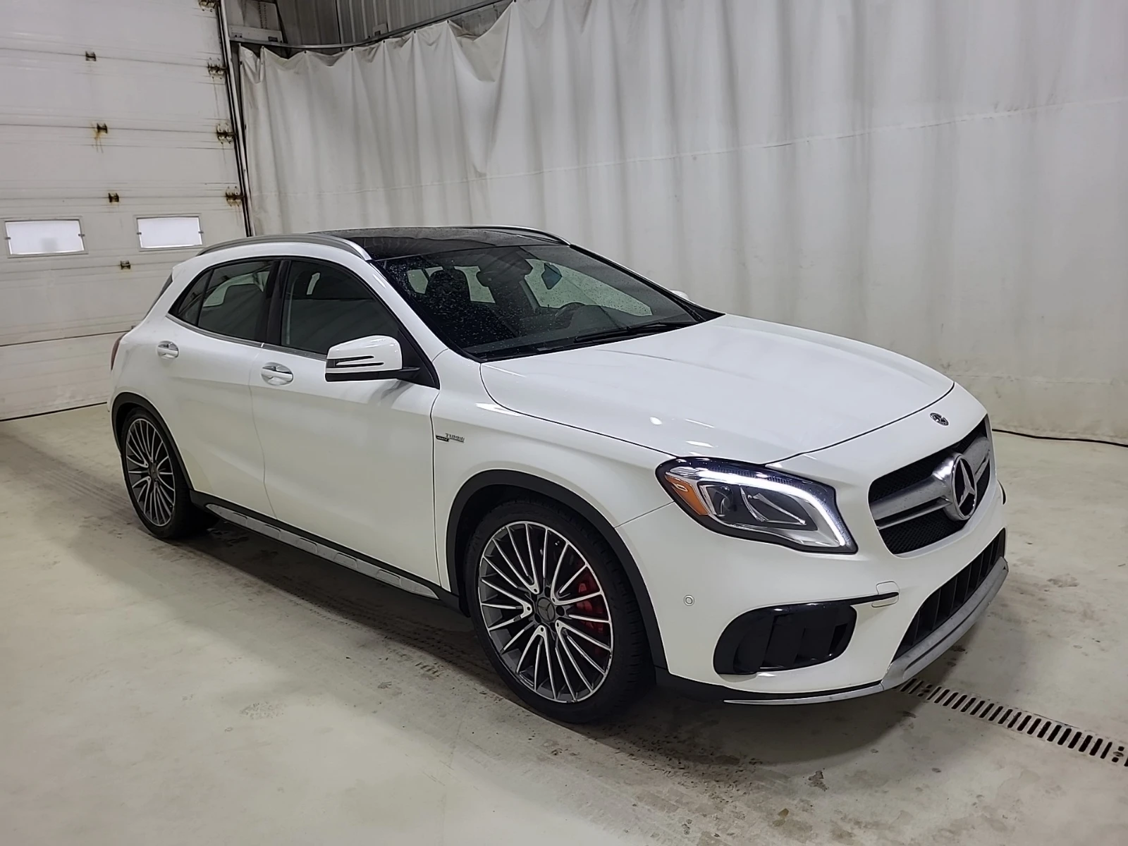 Mercedes-Benz GLA 45 AMG * 4MATIC * CARFAX * БЕЗ ПЪРВОНАЧАЛНА ВНОСКА - изображение 2