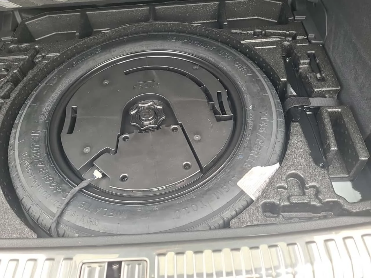 Audi Q3 * PROGRESSIV * ПОДГРЕВ * ДВА КЛЮЧА * ПАНОРАМА , снимка 14 - Автомобили и джипове - 53888921