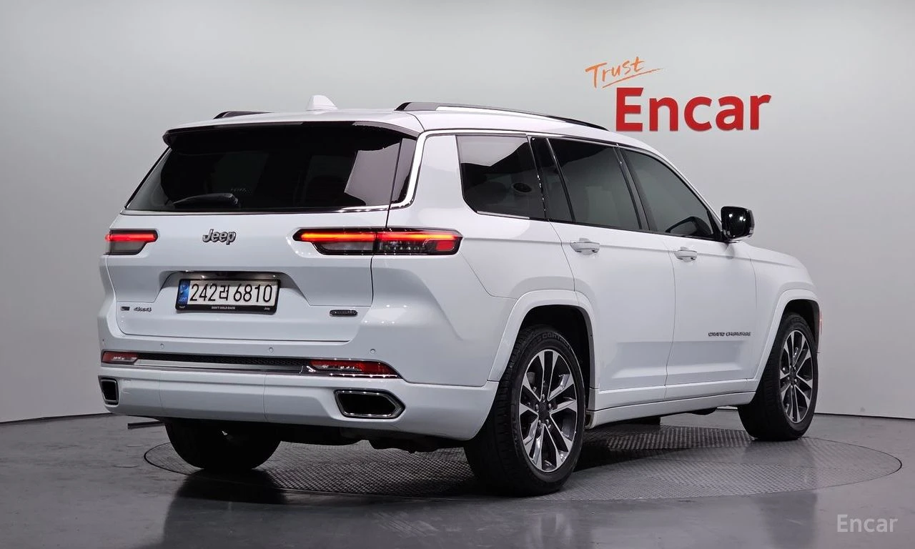 Jeep Grand cherokee 3.6* V6* OVERLAND* ПОДГРЕВ* ОБДУХВАНЕ* 360КАМЕРА* , снимка 2 - Автомобили и джипове - 54737448