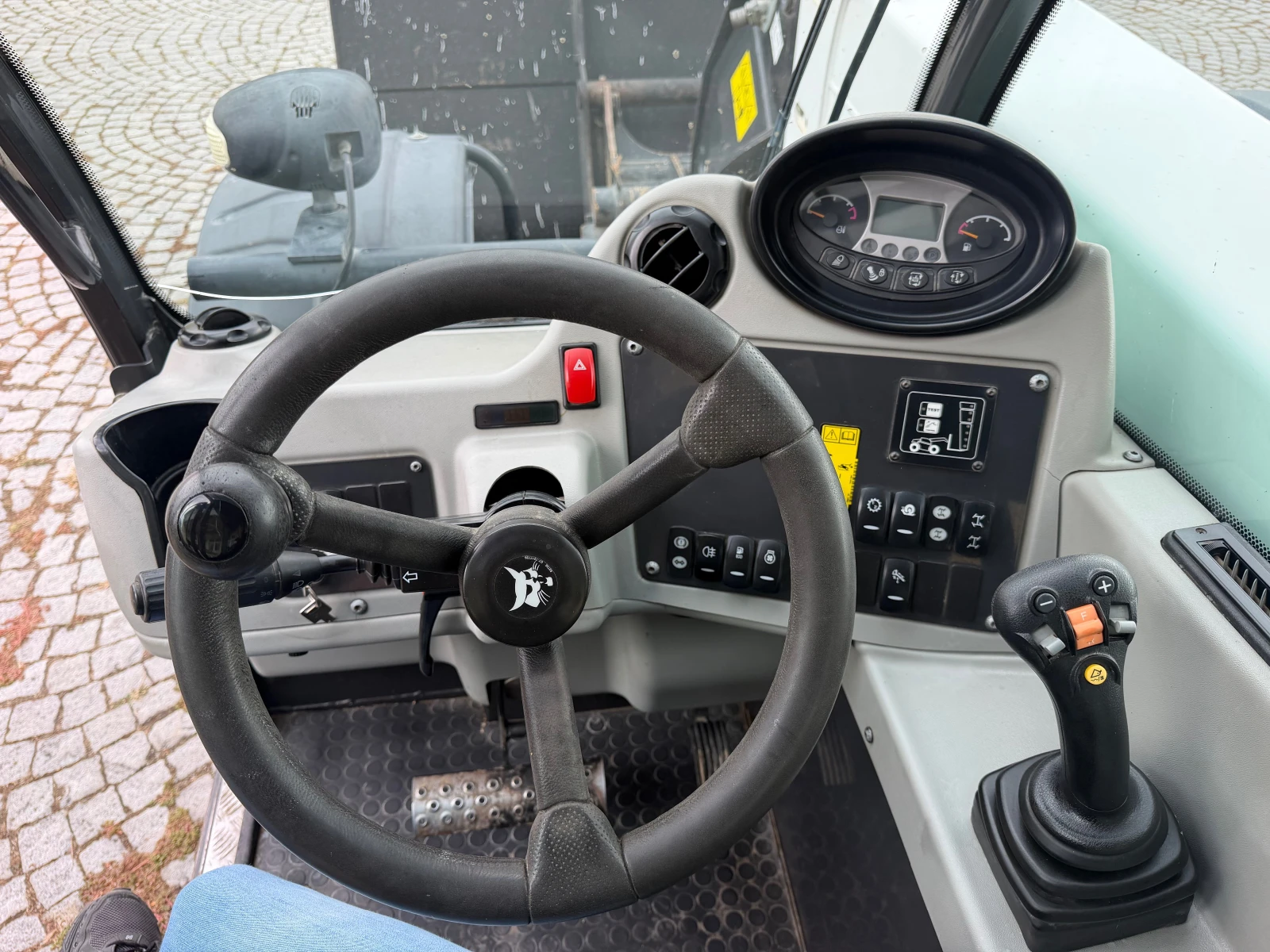 Телескопичен товарач Bobcat TL 470 HIGH FLOW ЛИЗИНГ, снимка 13 - Селскостопанска техника - 56313441