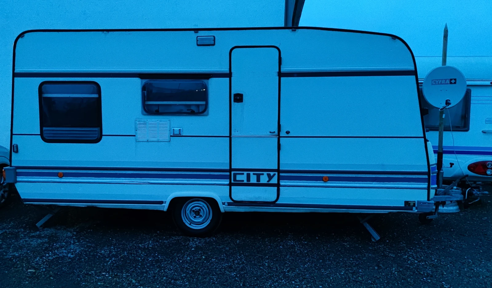 Каравана Burstner CITY, снимка 2 - Каравани и кемпери - 54240386