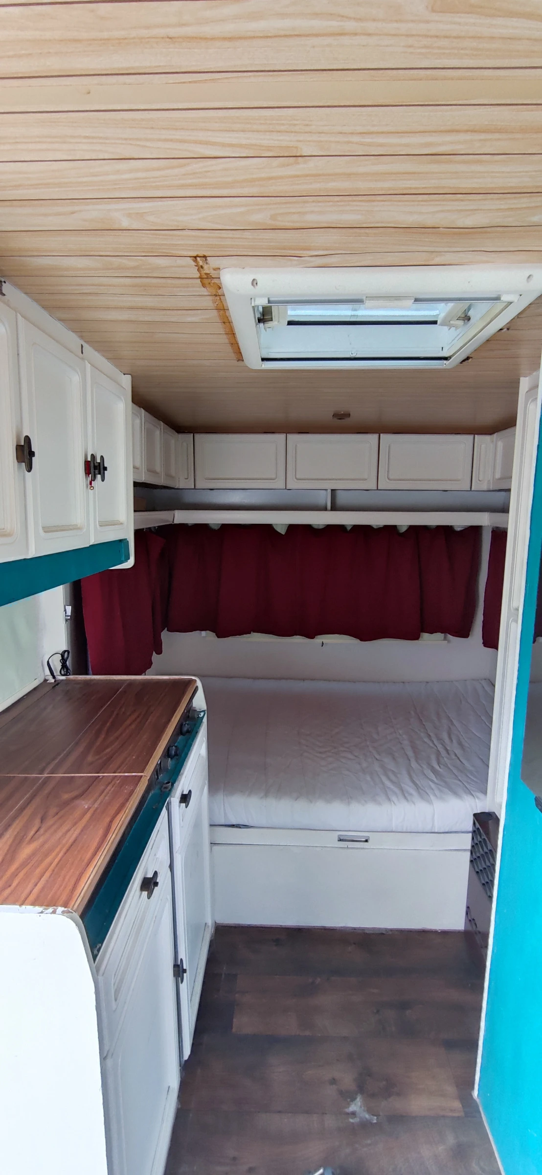 Каравана Burstner CITY, снимка 5 - Каравани и кемпери - 54240386