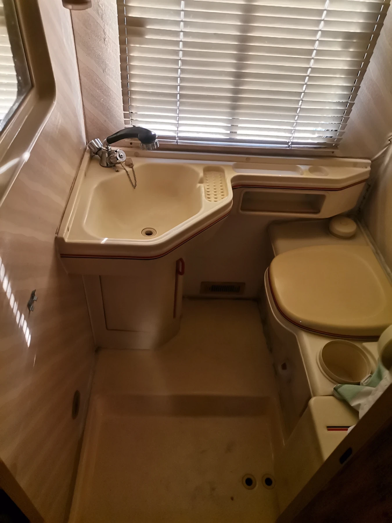 ������ Pilote | Mobile.bg � ����������� 11
