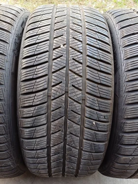 Гуми Зимни 235/45R18, снимка 4 - Гуми и джанти - 47688640