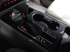 Kia Carnival 2.2D 11-Seater Deluxe, снимка 9