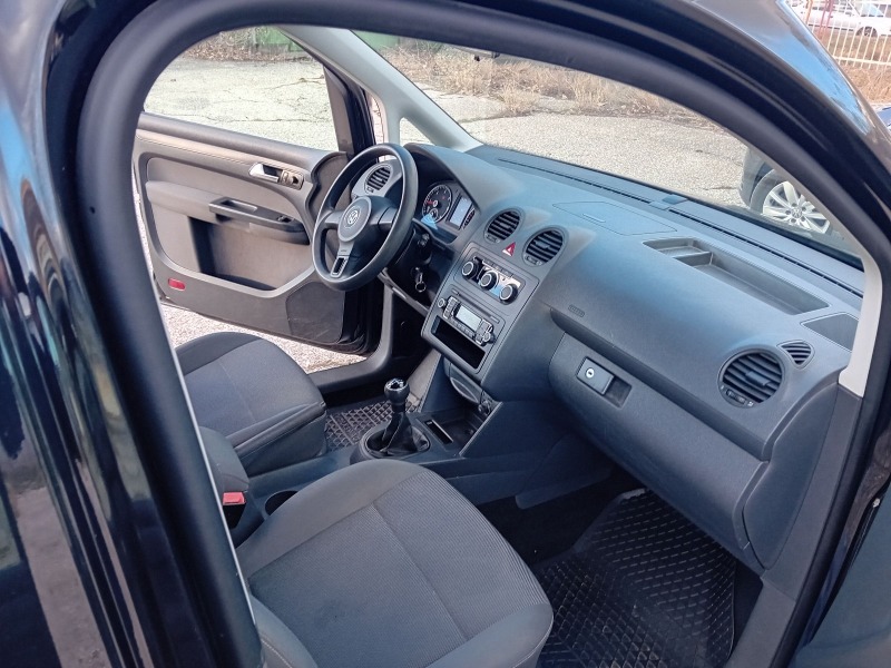 VW Caddy 1.6 TDI 102 kc пътнически , снимка 6 - Автомобили и джипове - 44033488