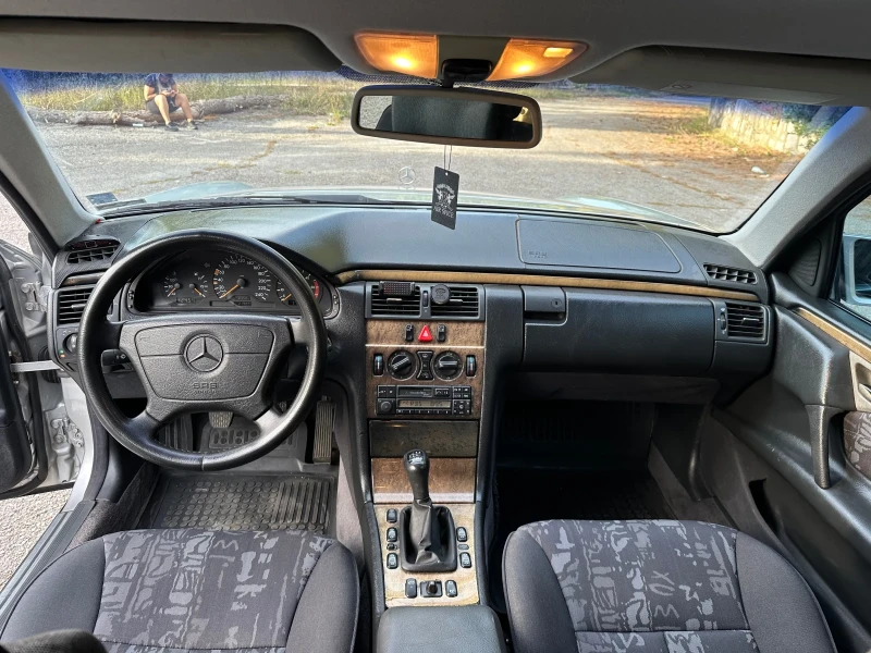 Mercedes-Benz E 220 CDI, снимка 10 - Автомобили и джипове - 47315182