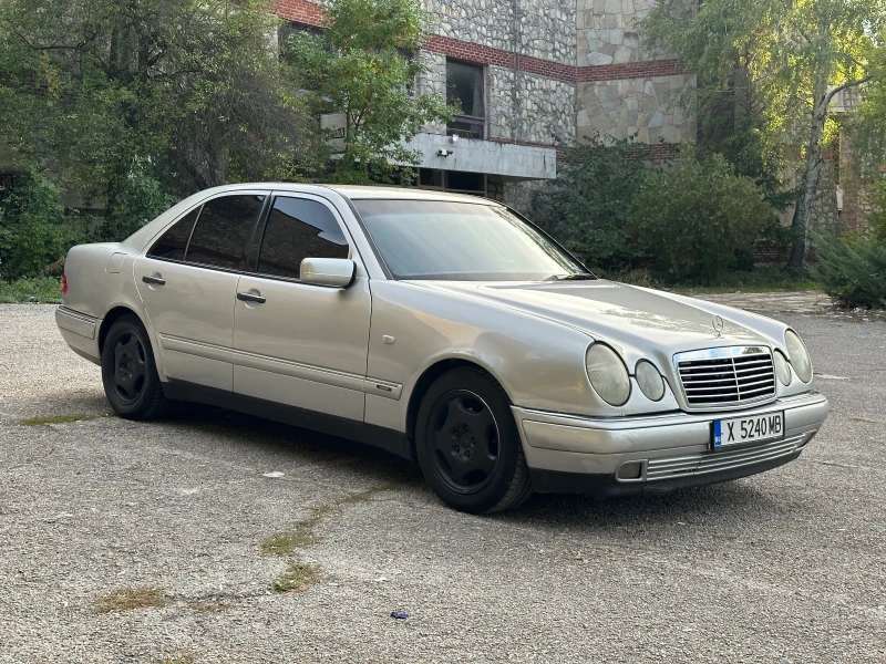 Mercedes-Benz E 220 CDI, снимка 2 - Автомобили и джипове - 47315182