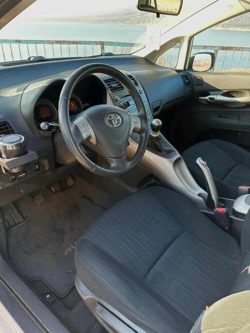 Toyota Auris, снимка 4 - Автомобили и джипове - 49341024