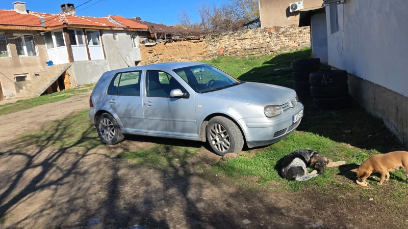 VW Golf, снимка 1 - Автомобили и джипове - 49589819