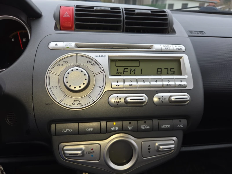 Honda Jazz, снимка 13 - Автомобили и джипове - 52678041