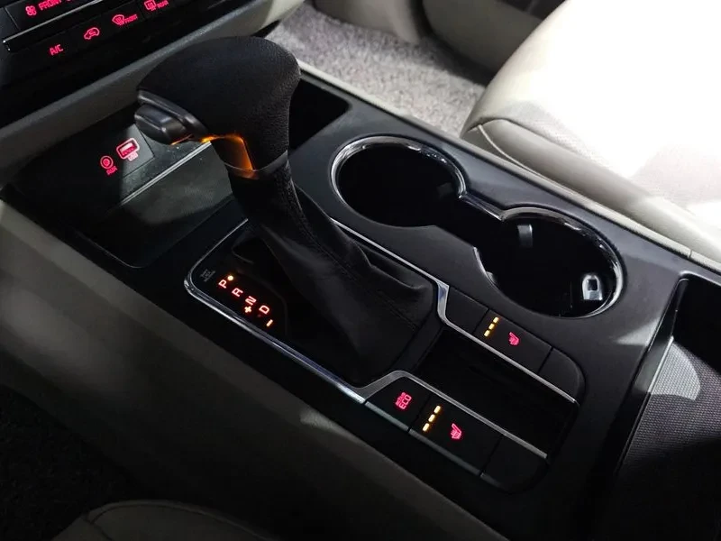 Kia Carnival 2.2D 11-Seater Deluxe, снимка 9 - Автомобили и джипове - 56699090