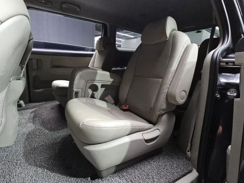 Kia Carnival 2.2D 11-Seater Deluxe, снимка 12 - Автомобили и джипове - 56699090