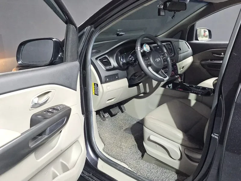 Kia Carnival 2.2D 11-Seater Deluxe, снимка 10 - Автомобили и джипове - 56699090