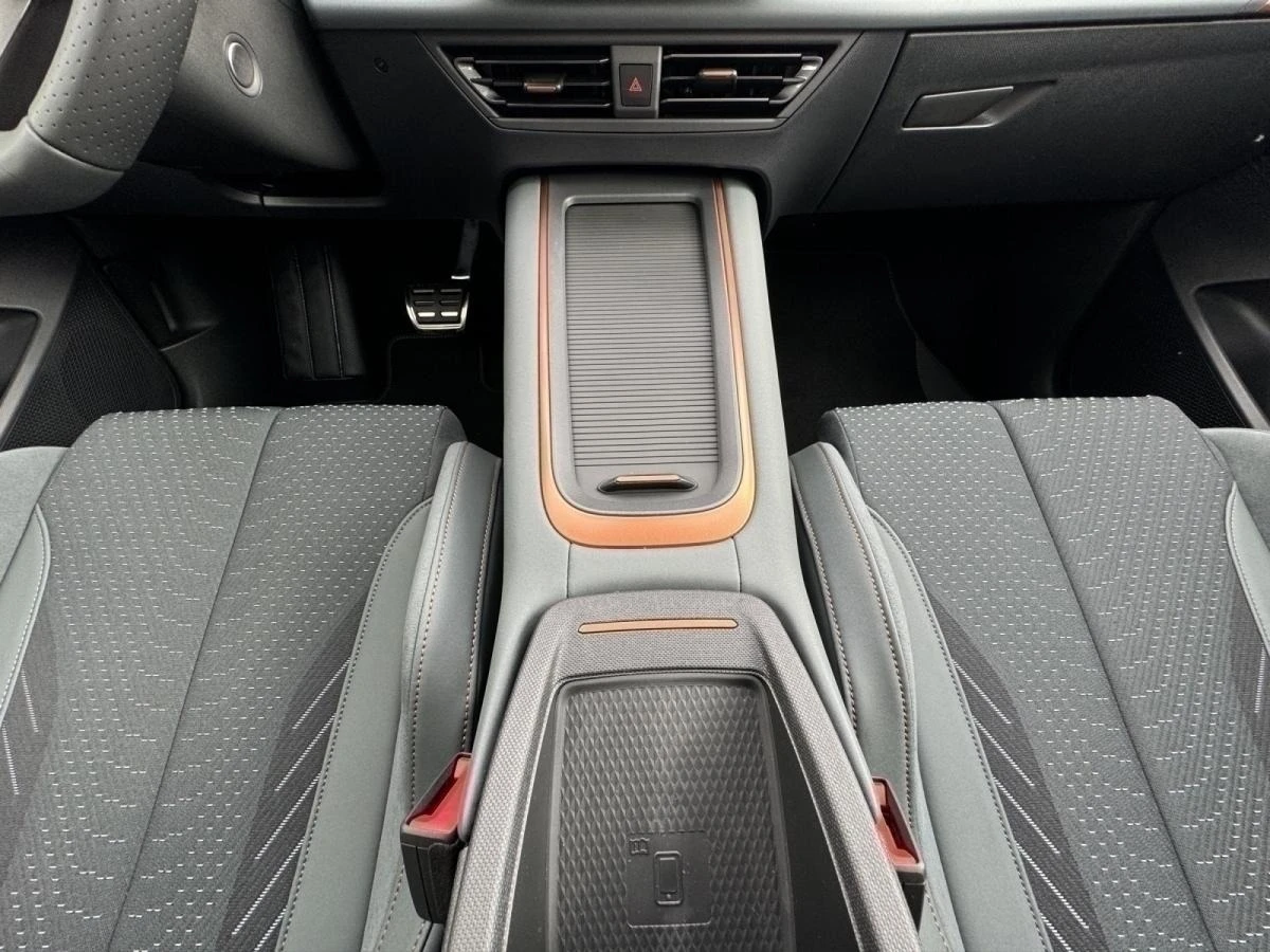 Cupra Born VZ 84kWh PANO LED 360-CAMERA HEAD UP | Mobile.bg   12