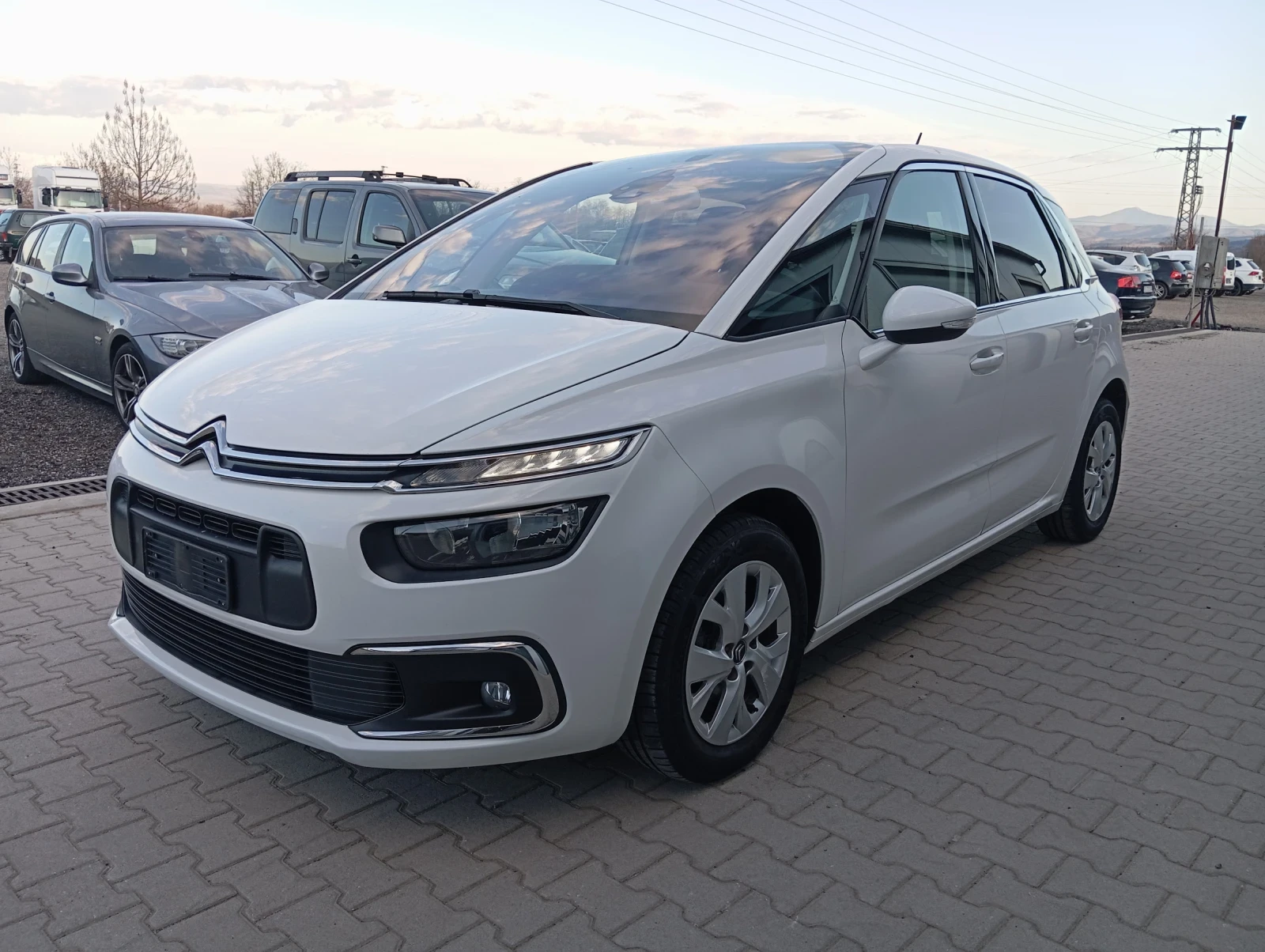 Citroen C4 Picasso 1.5d ЛИЗИНГ , снимка 3 - Автомобили и джипове - 53815690