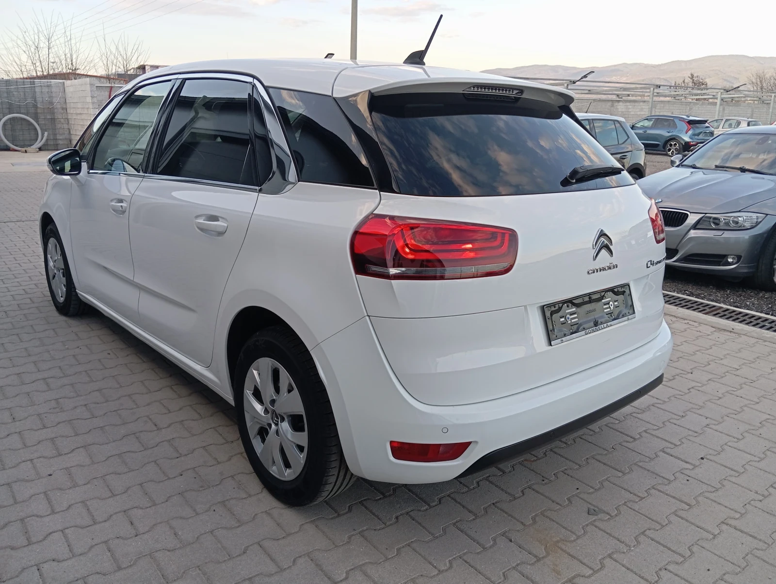 Citroen C4 Picasso 1.5d ЛИЗИНГ , снимка 4 - Автомобили и джипове - 53815690
