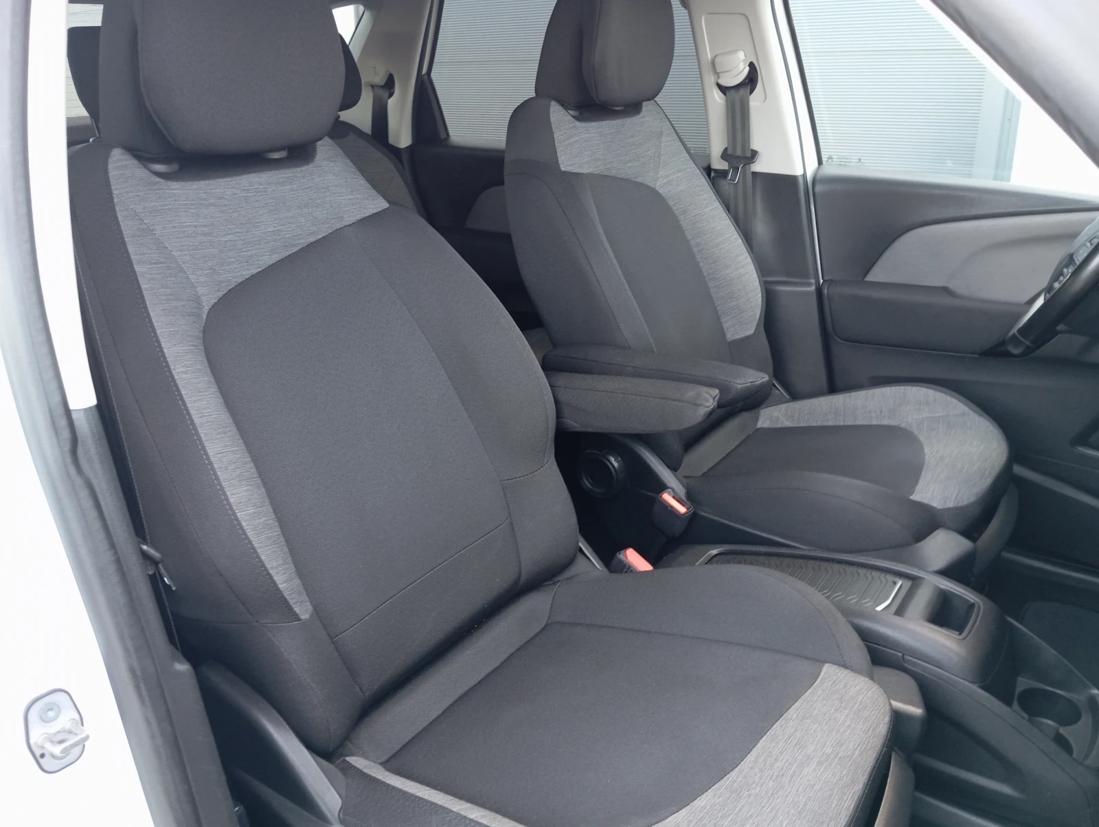 Citroen C4 Picasso 1.5d ЛИЗИНГ , снимка 9 - Автомобили и джипове - 53815690