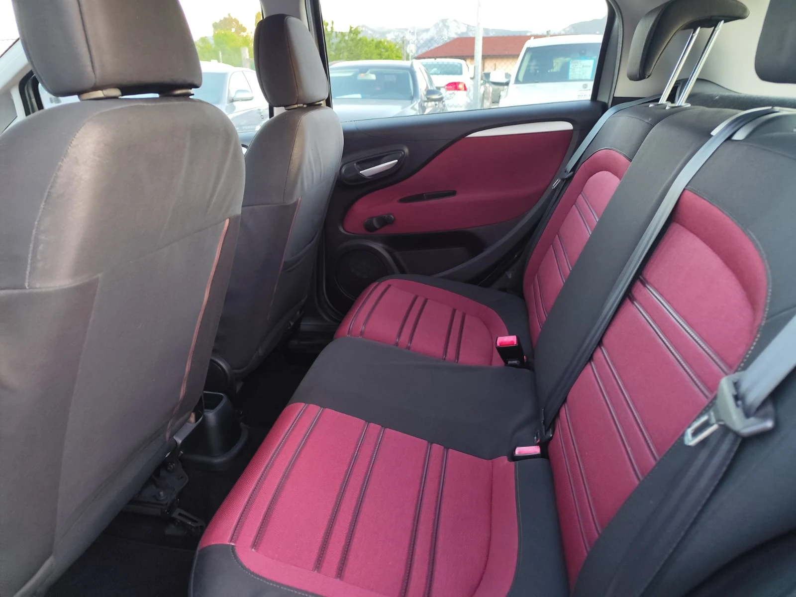Fiat Punto 1.4 бензин  EVO, снимка 12 - Автомобили и джипове - 54955112