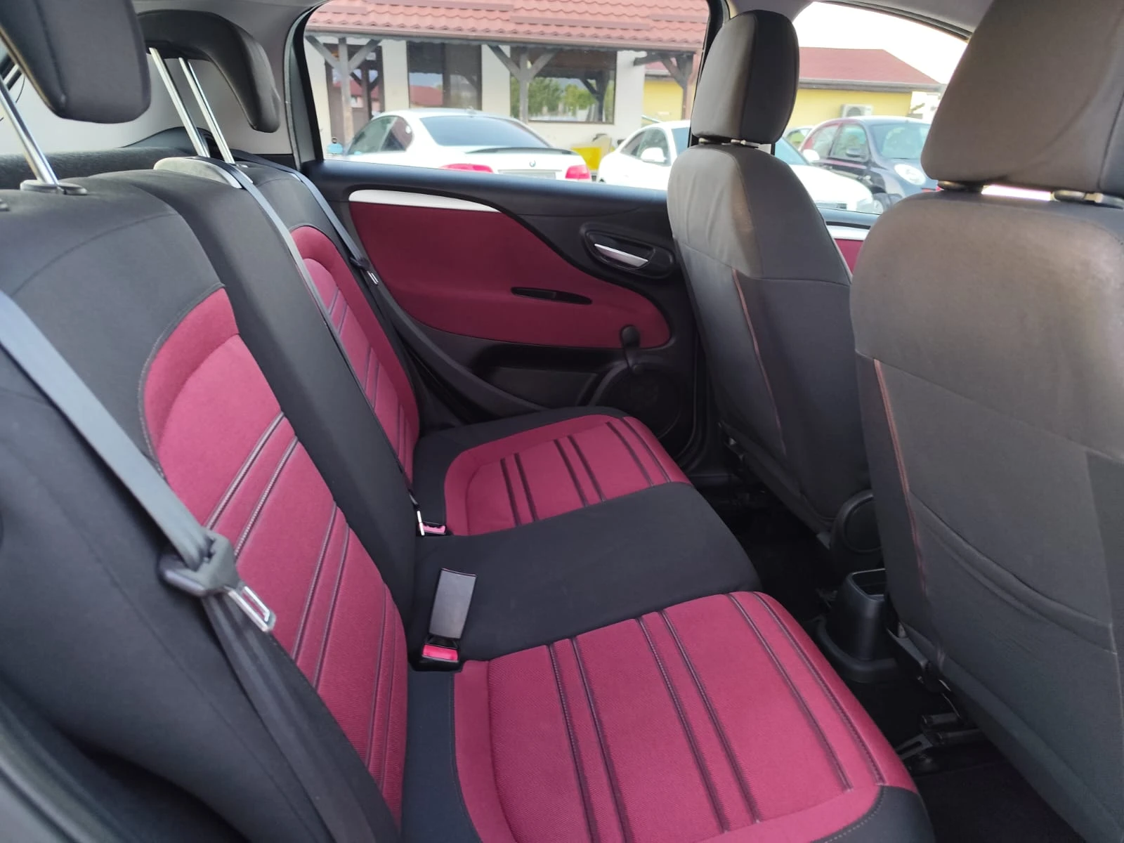 Fiat Punto 1.4 бензин  EVO, снимка 13 - Автомобили и джипове - 54955112