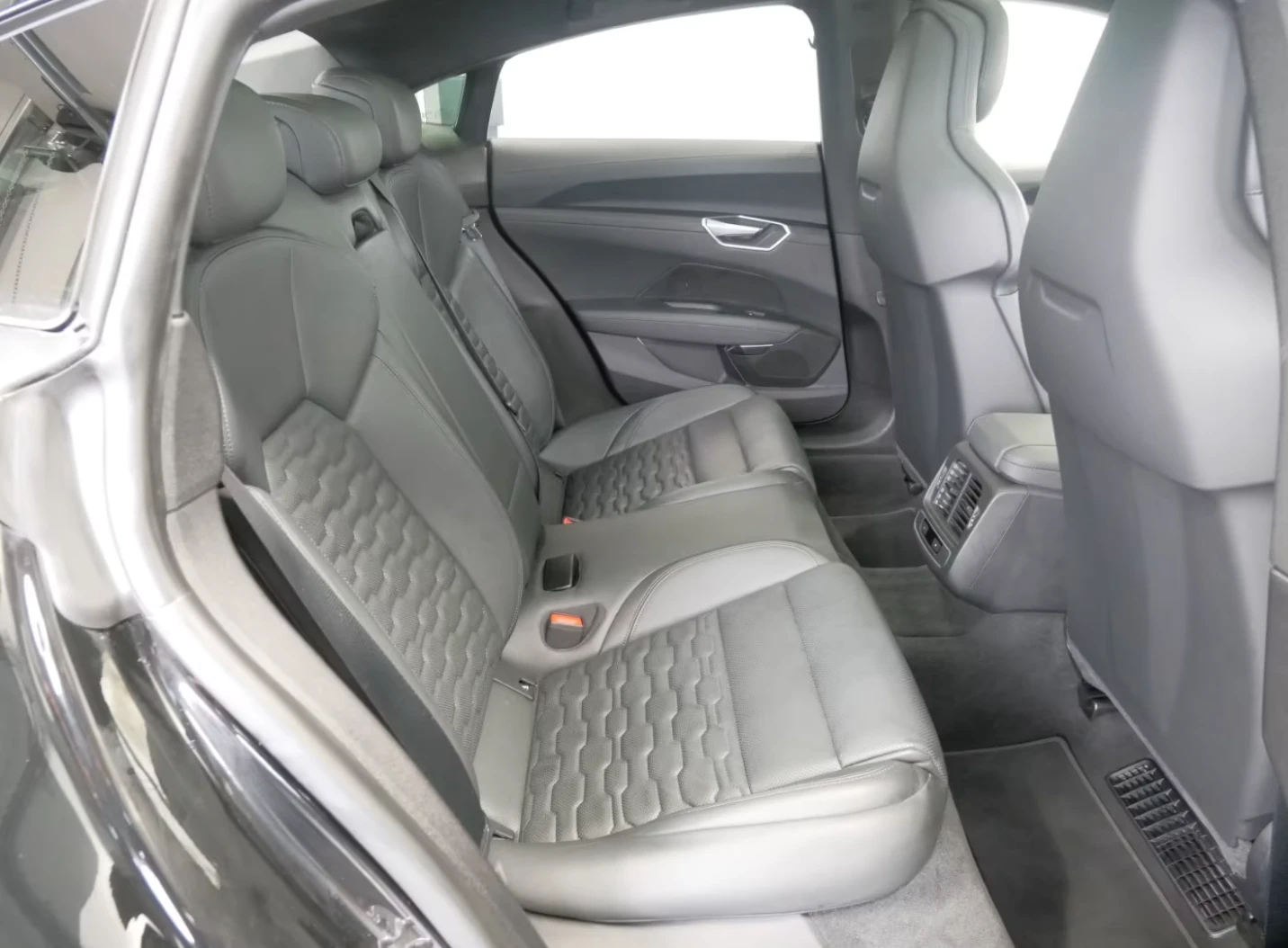 Audi E-Tron GT QUATTRO* MATRIX* B&O* HUD* 360* ����������* �����* | Mobile.bg � ����������� 12