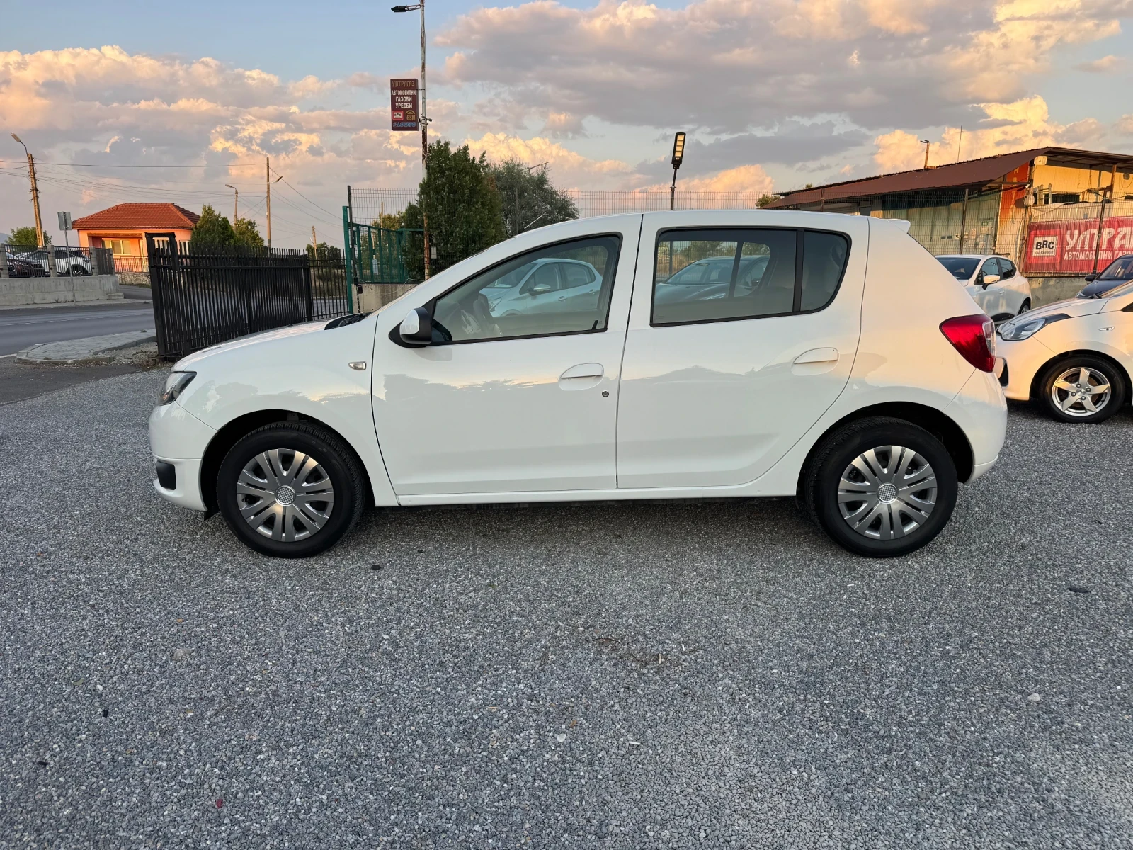 Dacia Sandero 1.5dci Klima!! Navi!! Euro 6!!, снимка 3 - Автомобили и джипове - 55364463