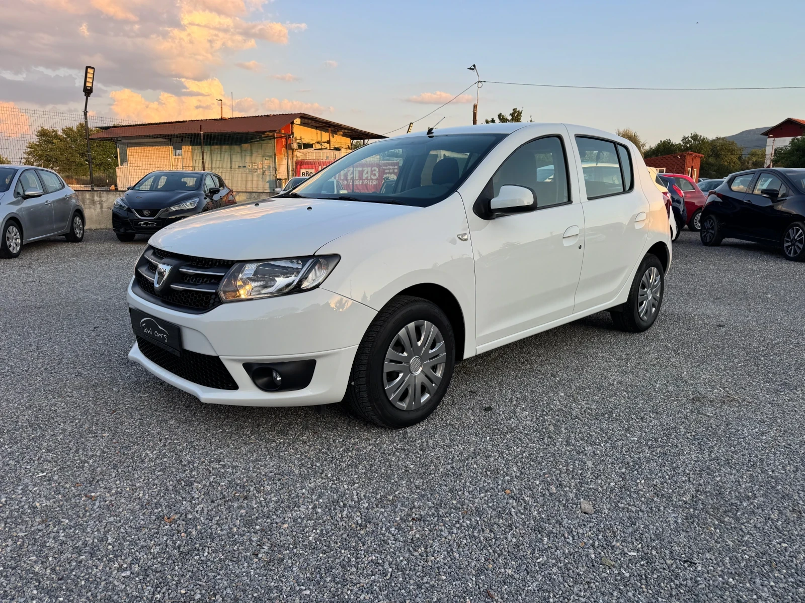 Dacia Sandero 1.5dci Klima!! Navi!! Euro 6!!, снимка 2 - Автомобили и джипове - 55364463