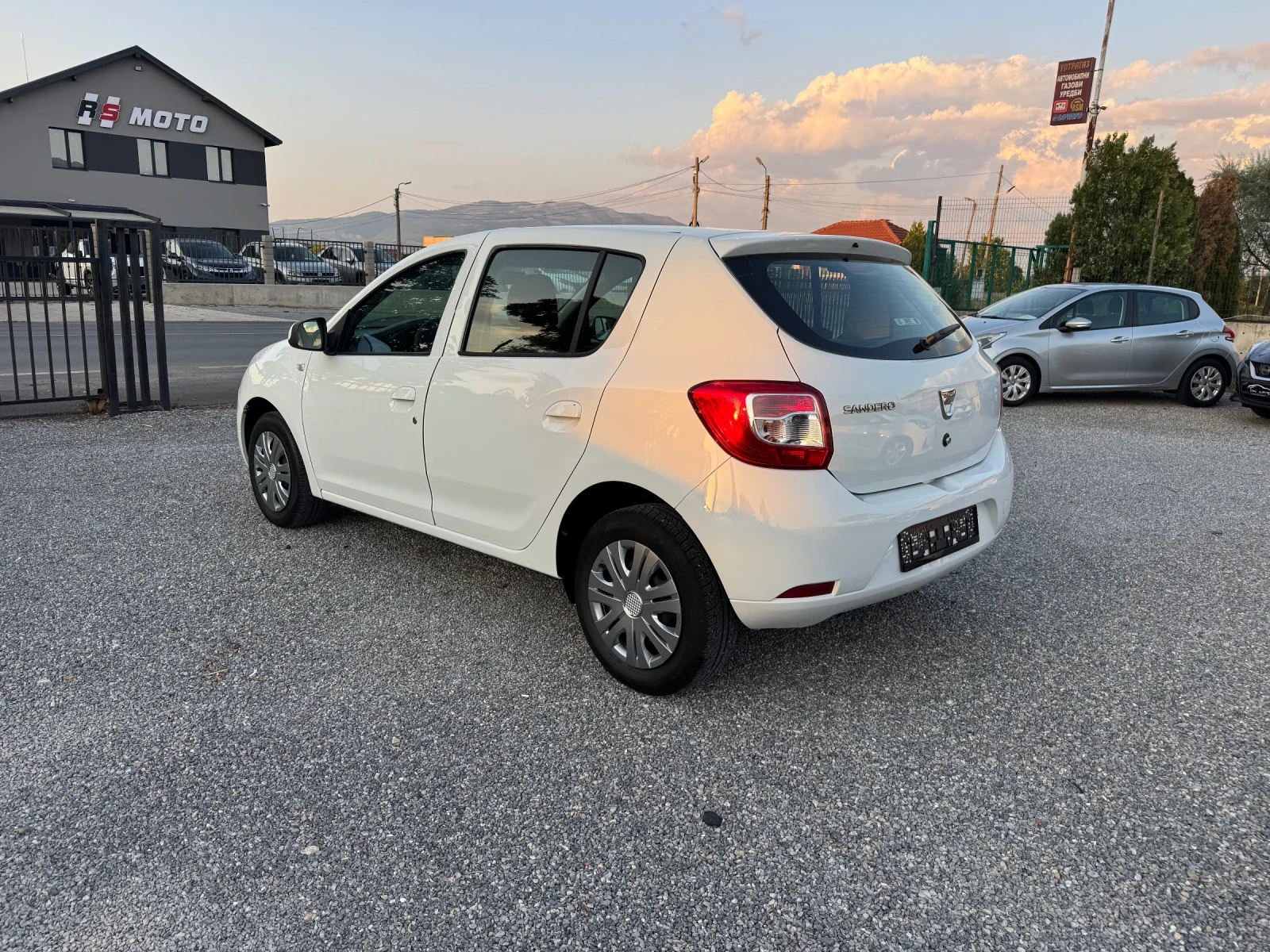 Dacia Sandero 1.5dci Klima!! Navi!! Euro 6!!, снимка 4 - Автомобили и джипове - 55364463