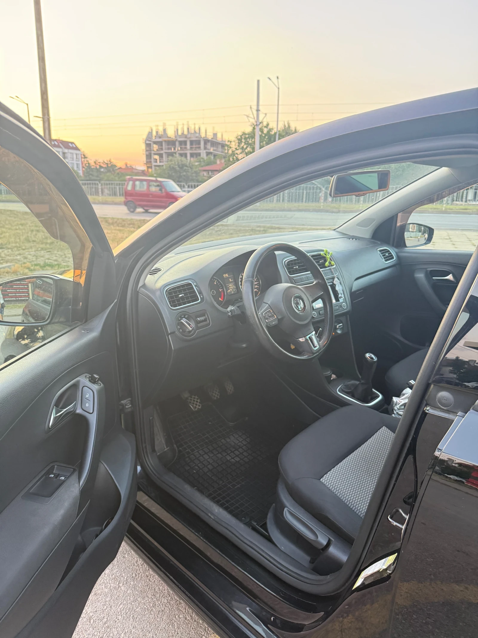 VW Polo, снимка 4 - Автомобили и джипове - 55382471