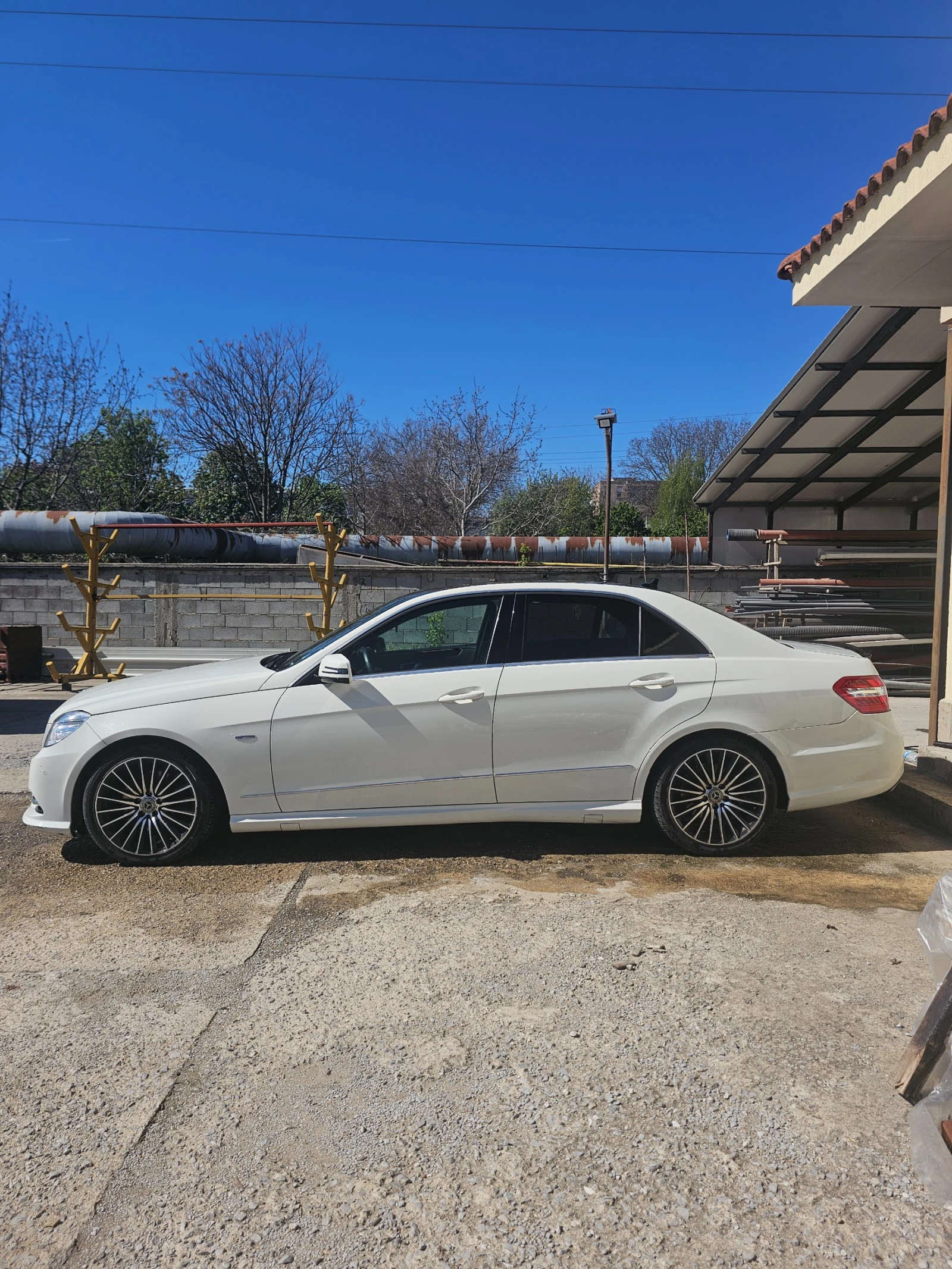 Mercedes-Benz E 220, снимка 4 - Автомобили и джипове - 55470587