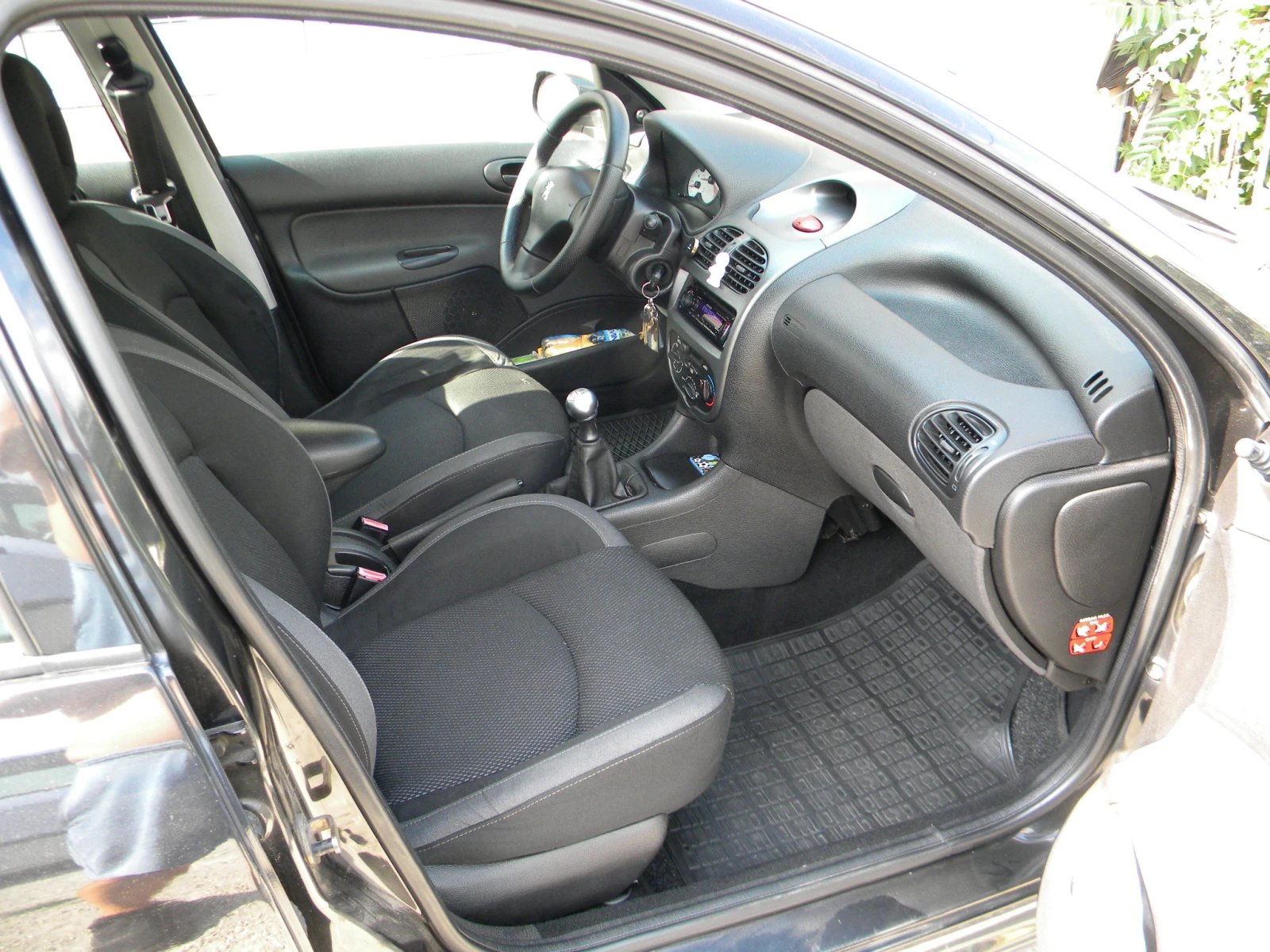 Peugeot 206 XS 1, 4-HDI-70кс* EURO-4* SWEET YEARS* , снимка 11 - Автомобили и джипове - 55615157