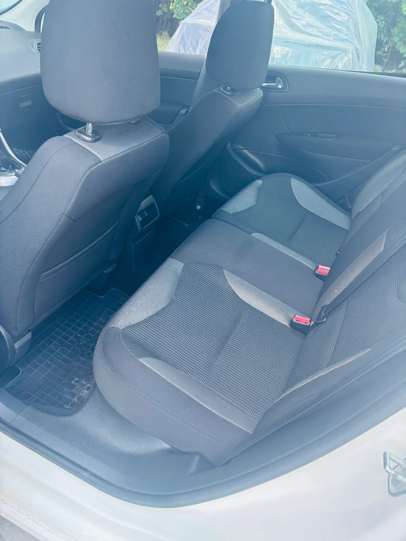 Peugeot 308 1.6 hdi, снимка 9 - Автомобили и джипове - 56537021