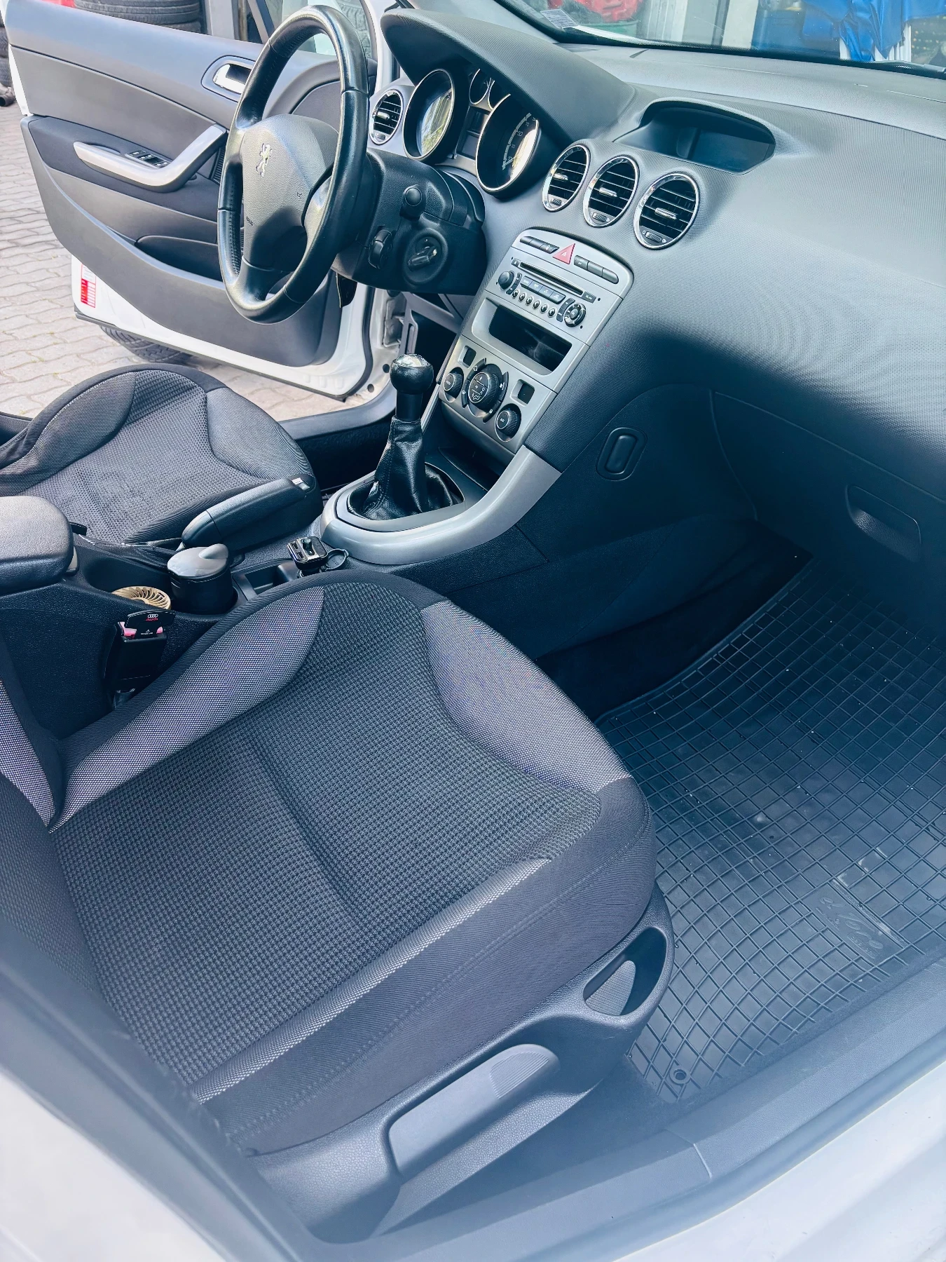 Peugeot 308 1.6 hdi, снимка 8 - Автомобили и джипове - 56537021