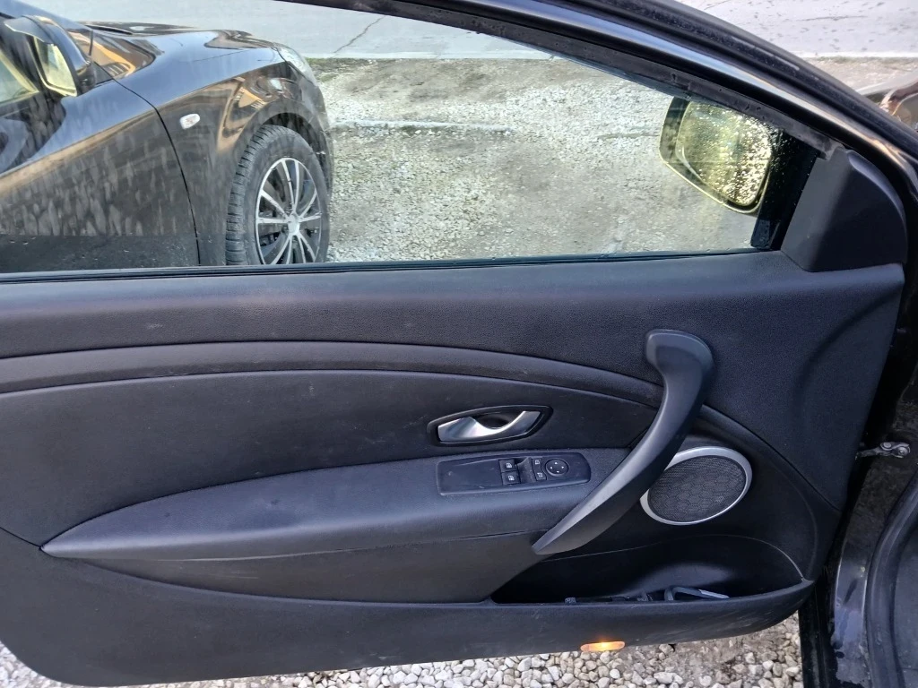 Renault Megane Купе, снимка 8 - Автомобили и джипове - 56559337