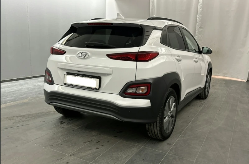 Hyundai Kona 64 kWh Гаранционен автомобил Термопомпа, снимка 3 - Автомобили и джипове - 49285248