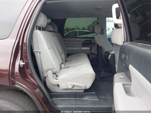 Toyota Sequoia SR5 5.7L V8* BUY NOW* , снимка 8 - Автомобили и джипове - 55436147