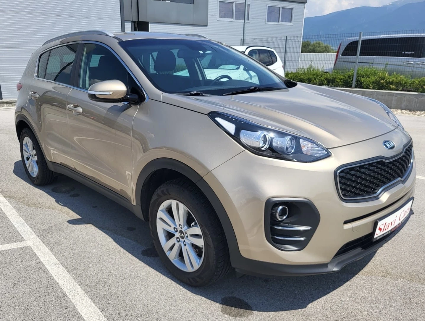 Kia Sportage 1.6 I EURO 6B - 65.000 km!!! - изображение 3