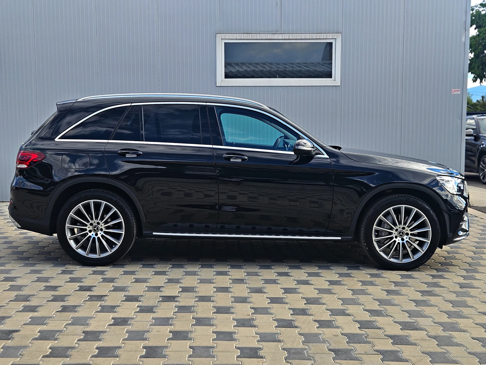 Mercedes-Benz GLC 300 AMG/4MAT/GERMANY/DIGITAL/CAMERA/AIRMATIC/ТЪЧ/LIZIN - изображение 4