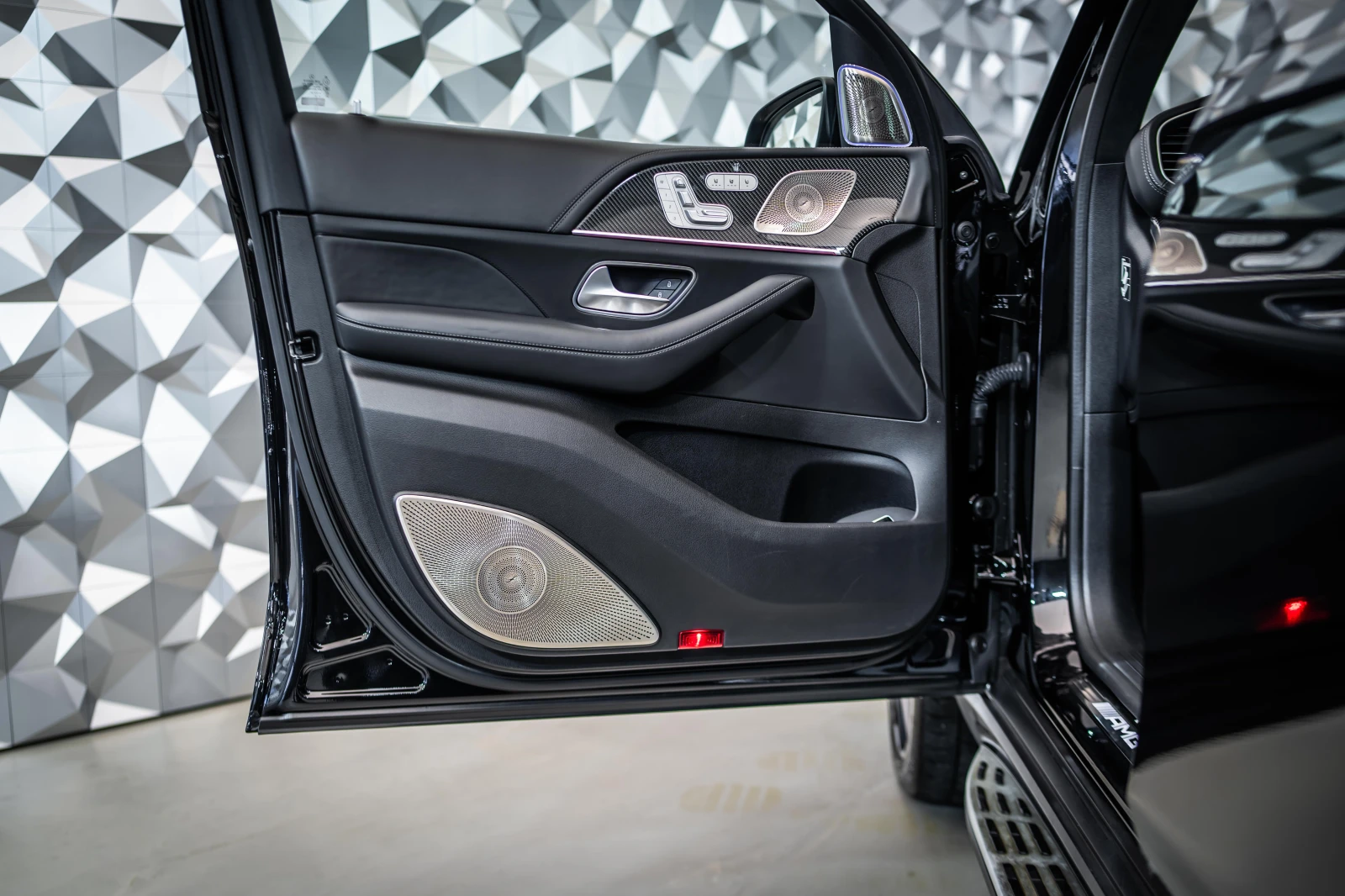 Mercedes-Benz GLS 63 AMG 4M+ Exclusive* Carbon* Burm* Pano* 3TV - изображение 7