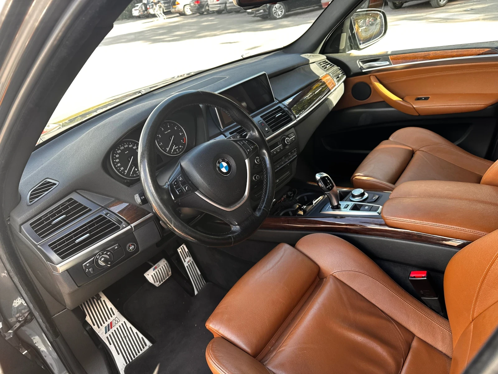 BMW X5 4.8i - изображение 8