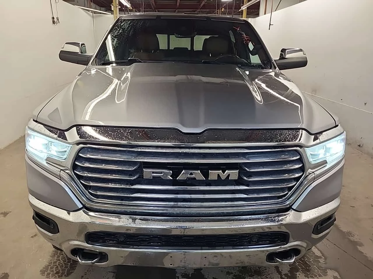 Dodge RAM 1500 * LARAMIE LONGHORN CREW CAB SHORT BED * CARFAX * Ц, снимка 2 - Автомобили и джипове - 54079735