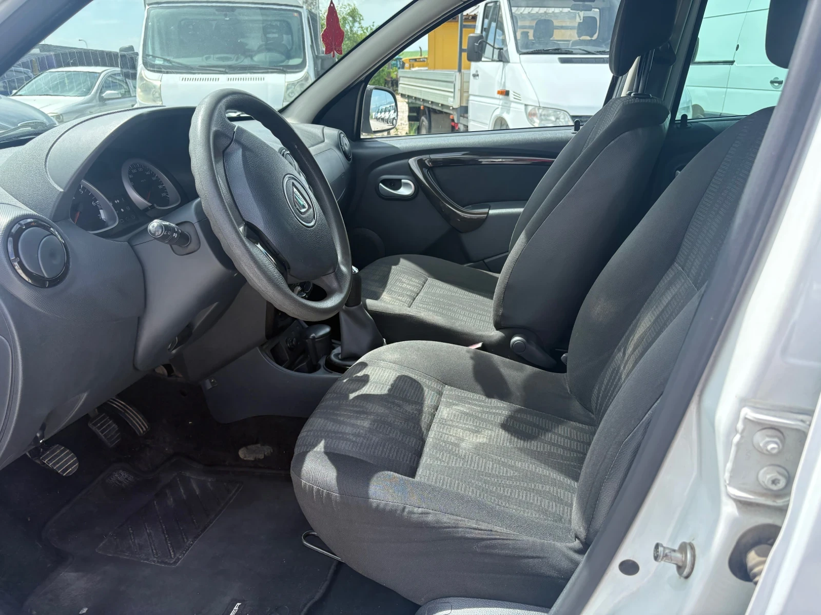 Dacia Duster 1, 6 бензин, снимка 6 - Автомобили и джипове - 54518711