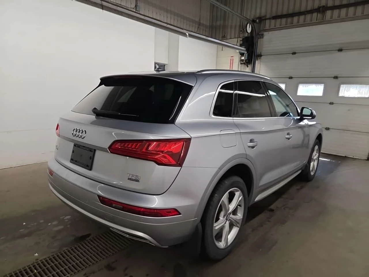 Audi Q5 * PREMIUM PLUS * CARFAX * , снимка 3 - Автомобили и джипове - 55500599